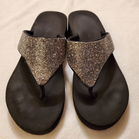 Goldtoe Silver Bugle Bead Sandals,  Black Platform - Picture 2 of 8